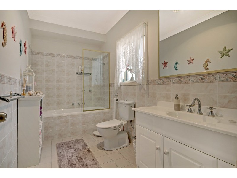 20 Delmont Place, Kanahooka NSW 2530