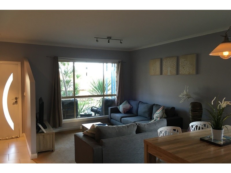 2 Earl Court, Berkeley NSW 2506