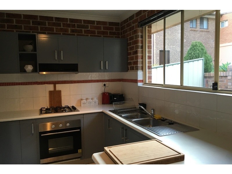 2 Earl Court, Berkeley NSW 2506