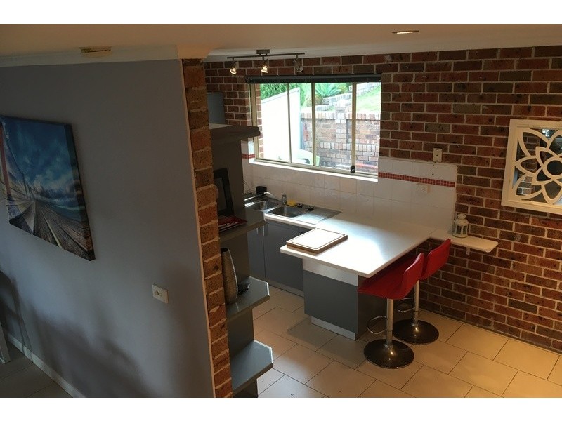 2 Earl Court, Berkeley NSW 2506