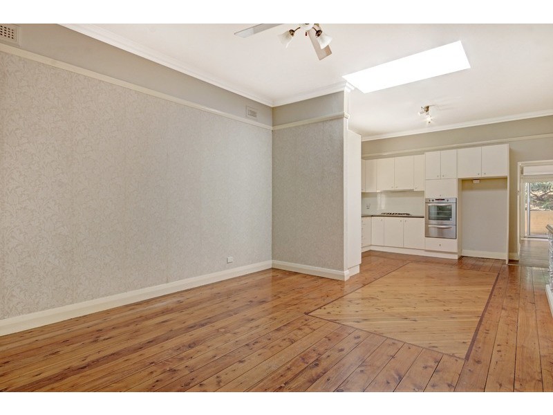 22 Robertson Street, Coniston NSW 2500