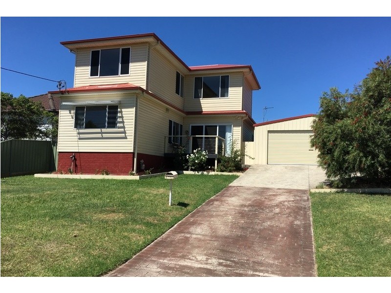 8 Western Avenue, Dapto NSW 2530