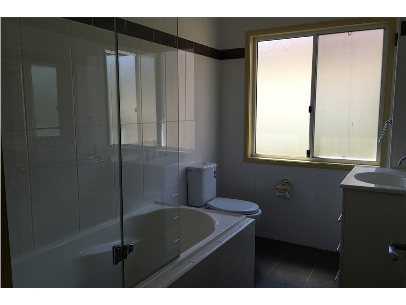 8 Western Avenue, Dapto NSW 2530