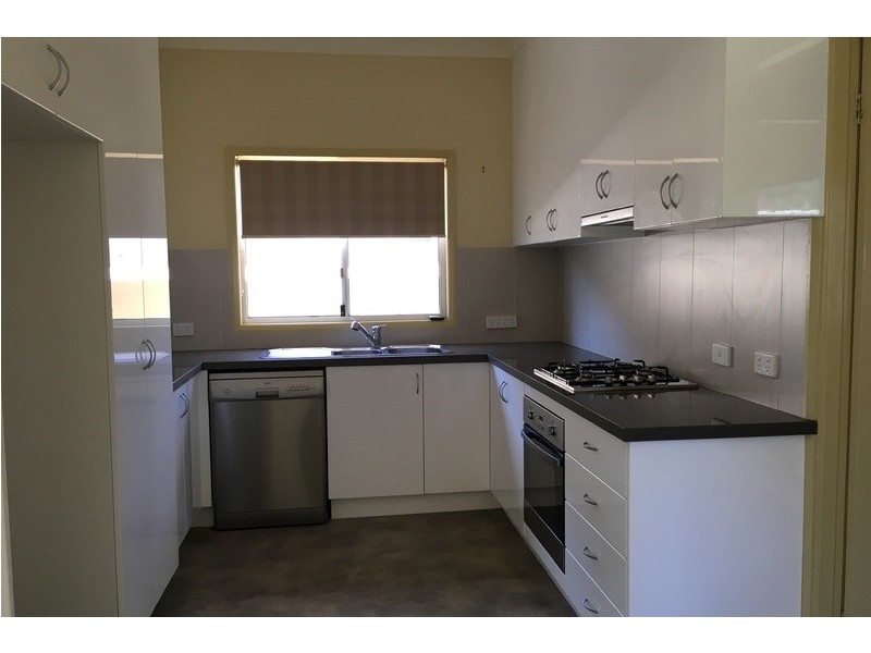 8 Western Avenue, Dapto NSW 2530