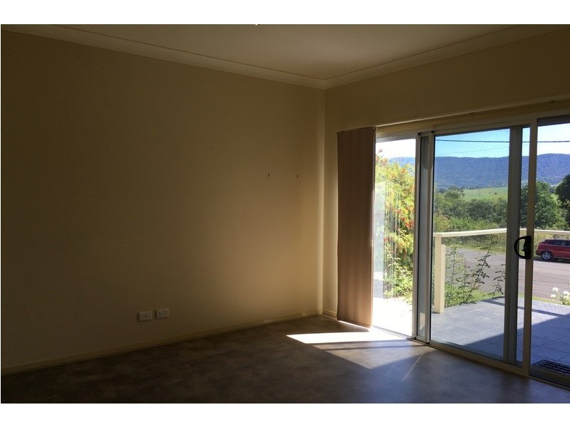 8 Western Avenue, Dapto NSW 2530