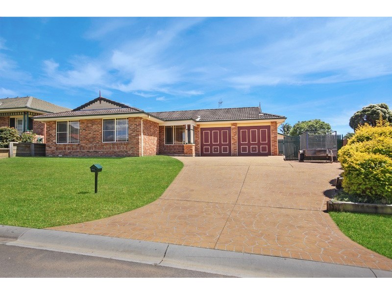 13 Macleay Place, Albion Park NSW 2527