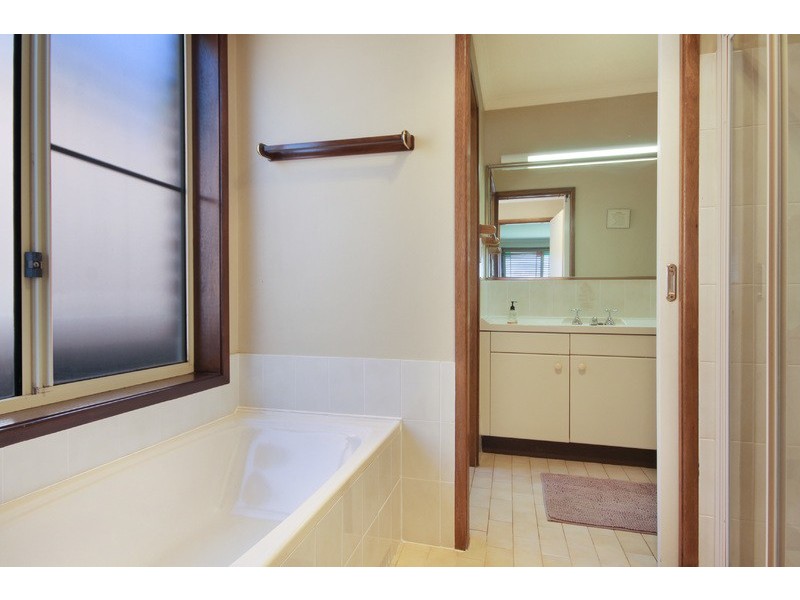 13 Macleay Place, Albion Park NSW 2527