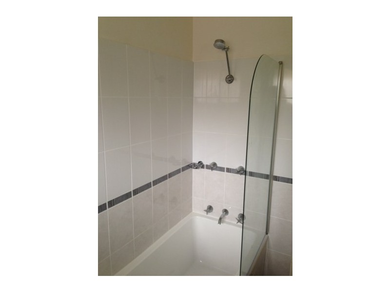 4/10 Peterborough Avenue, Lake Illawarra NSW 2528