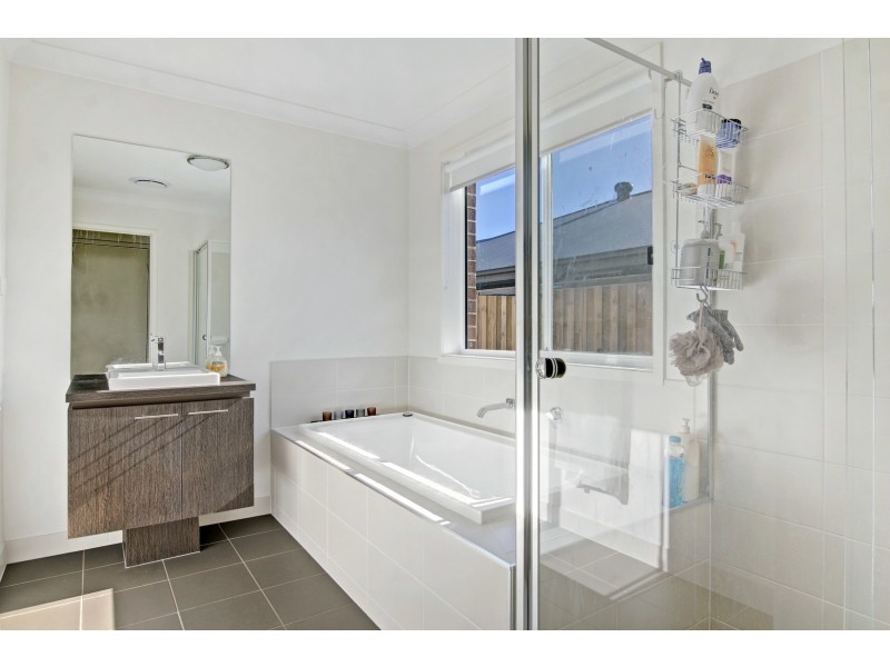 29 Omaroo Place, Horsley NSW 2530