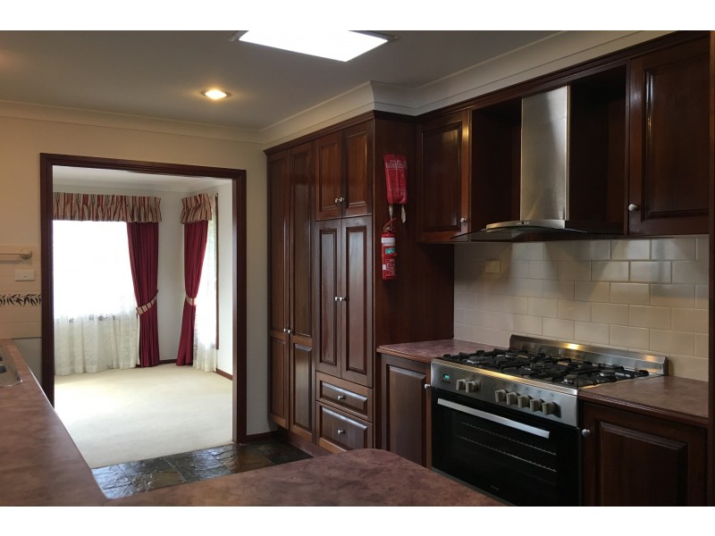 76 Tait Avenue, Kanahooka NSW 2530