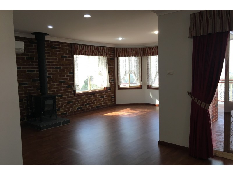 76 Tait Avenue, Kanahooka NSW 2530