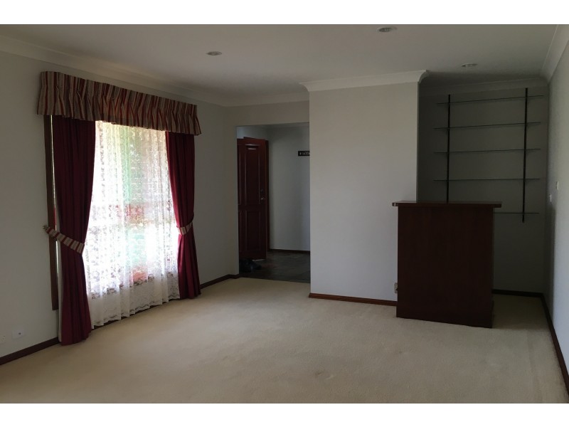 76 Tait Avenue, Kanahooka NSW 2530