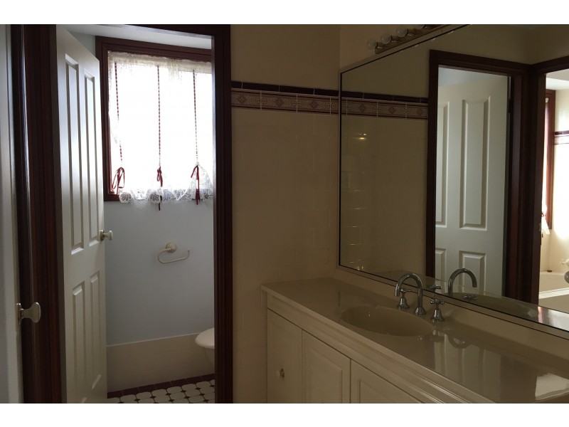 76 Tait Avenue, Kanahooka NSW 2530