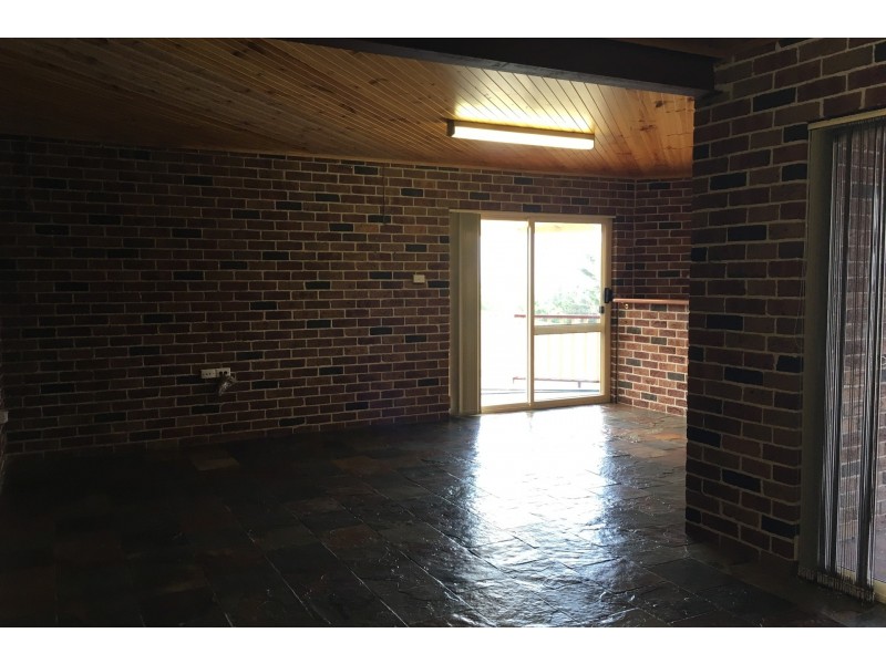 76 Tait Avenue, Kanahooka NSW 2530