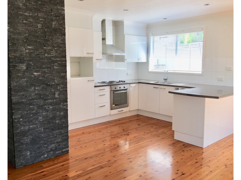 10 lakeside Drive, Kanahooka NSW 2530