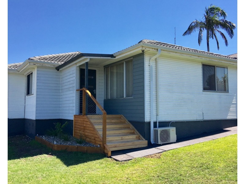 10 lakeside Drive, Kanahooka NSW 2530