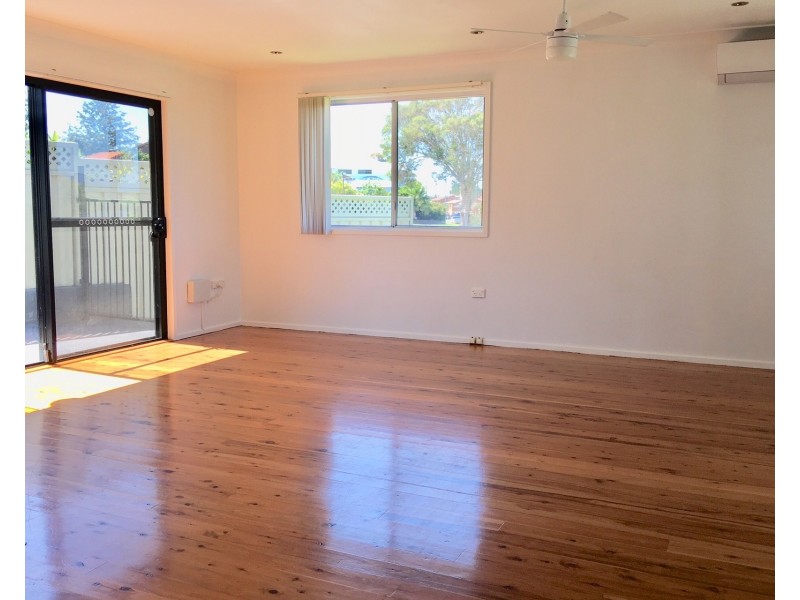 10 lakeside Drive, Kanahooka NSW 2530