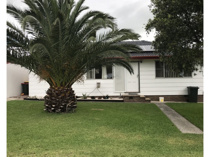 2 Lakeside Drive, Kanahooka NSW 2530