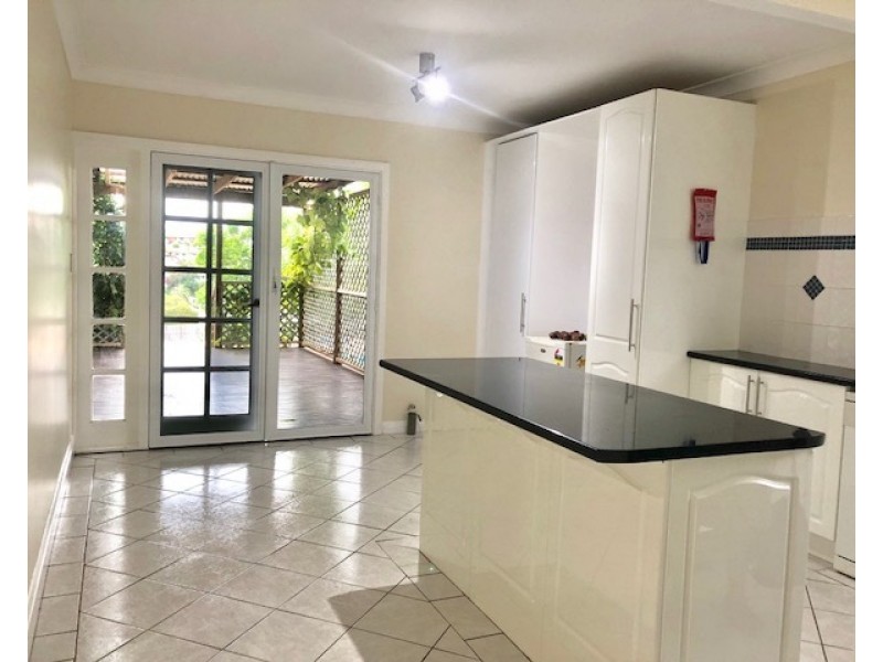 37 Lindsay Street, Unanderra NSW 2526