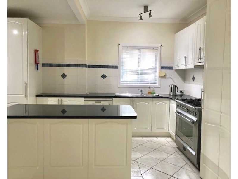 37 Lindsay Street, Unanderra NSW 2526