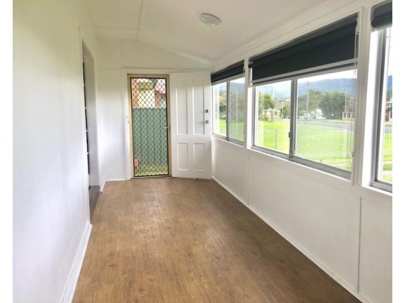 37 Lindsay Street, Unanderra NSW 2526