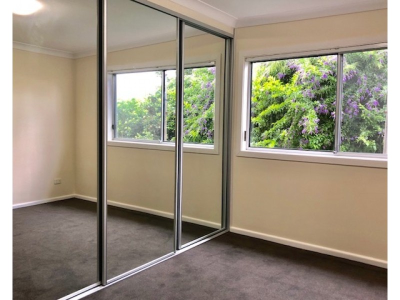 37 Lindsay Street, Unanderra NSW 2526