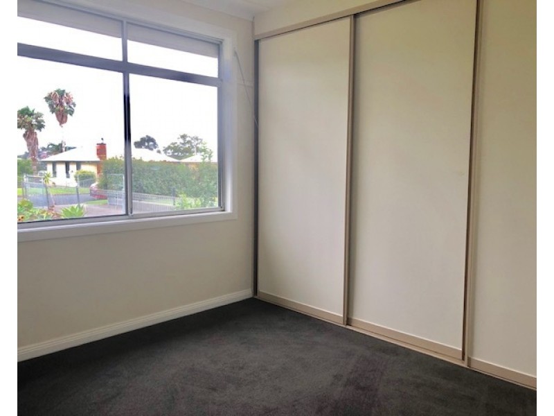 37 Lindsay Street, Unanderra NSW 2526