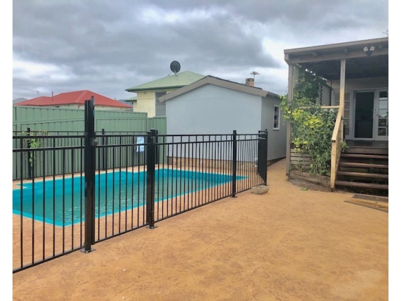 37 Lindsay Street, Unanderra NSW 2526