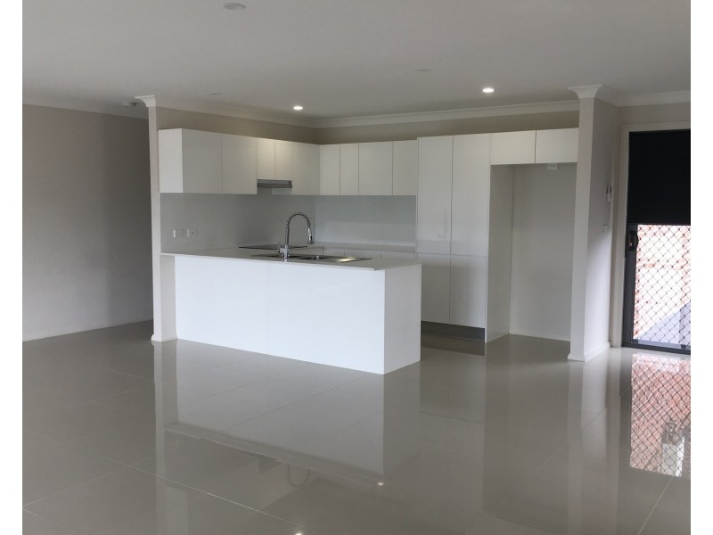 1/143 Wyndarra Way, Koonawarra NSW 2530