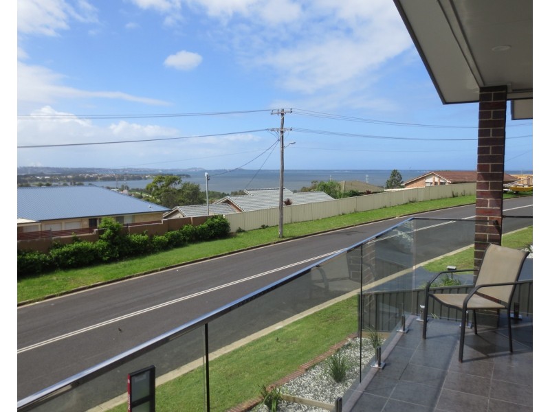 1/143 Wyndarra Way, Koonawarra NSW 2530