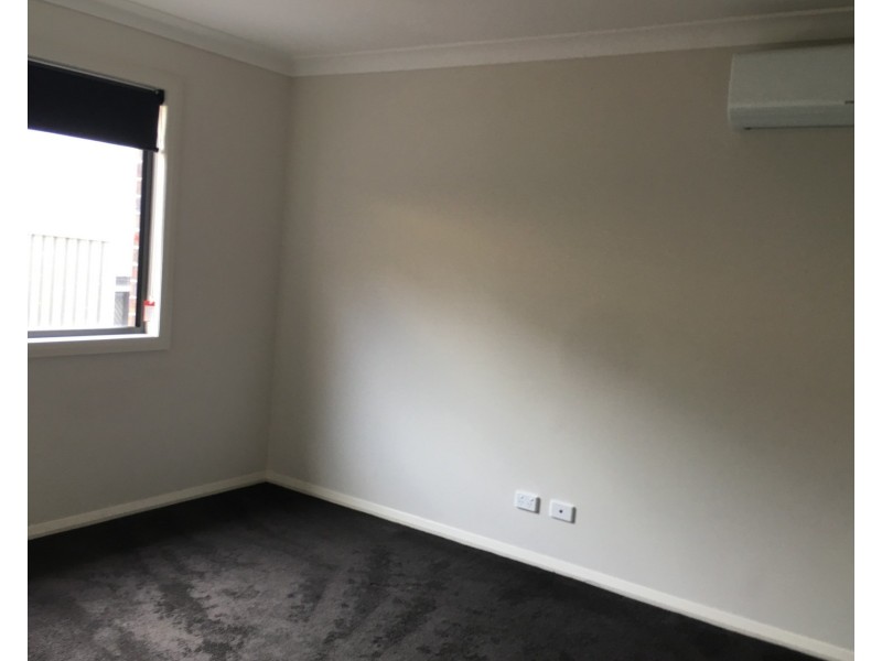 1/143 Wyndarra Way, Koonawarra NSW 2530