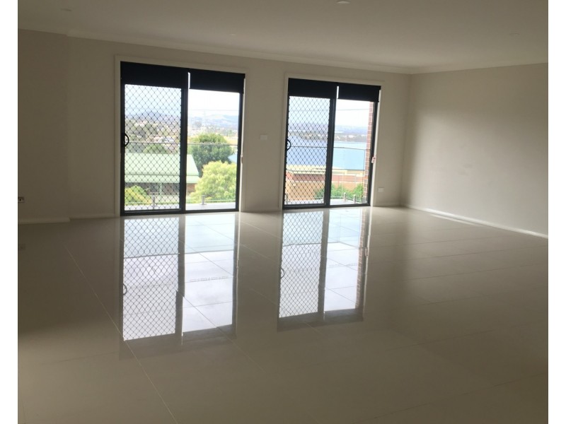 1/143 Wyndarra Way, Koonawarra NSW 2530