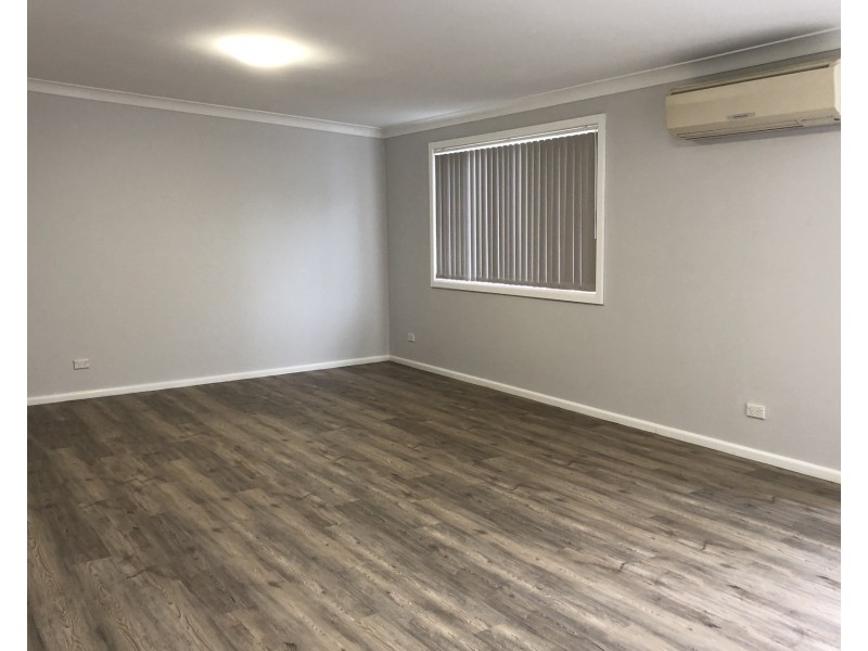 17 Tallawong Crescent, Dapto NSW 2530