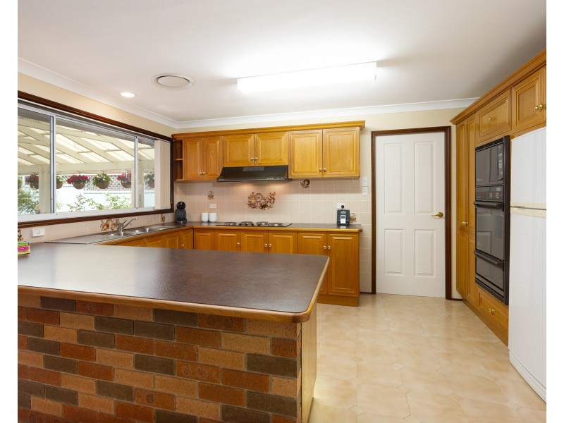 6 Flame Tree Place, Albion Park Rail NSW 2527