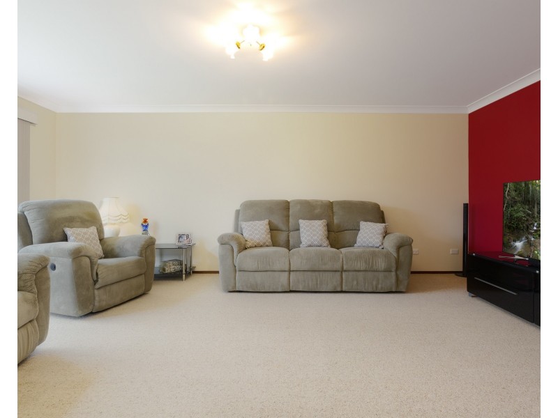 6 Flame Tree Place, Albion Park Rail NSW 2527