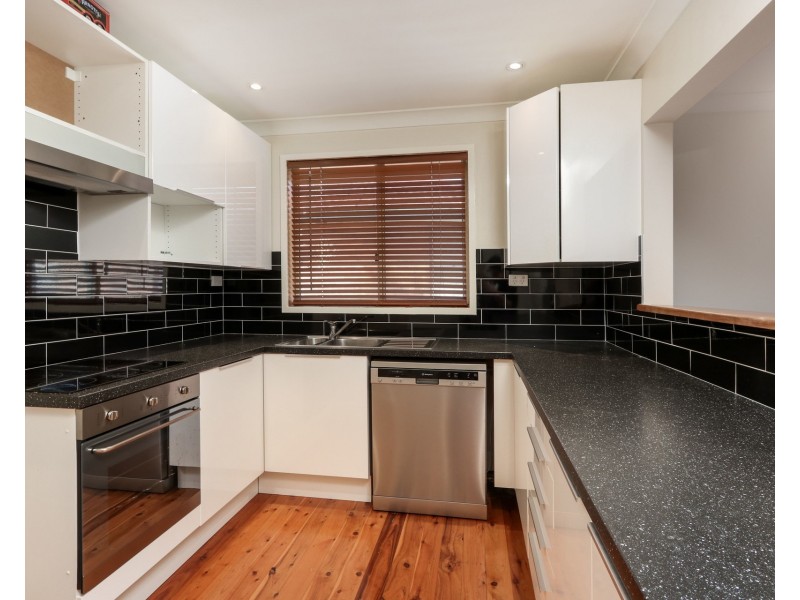 19 Bambil Crescent, Dapto NSW 2530