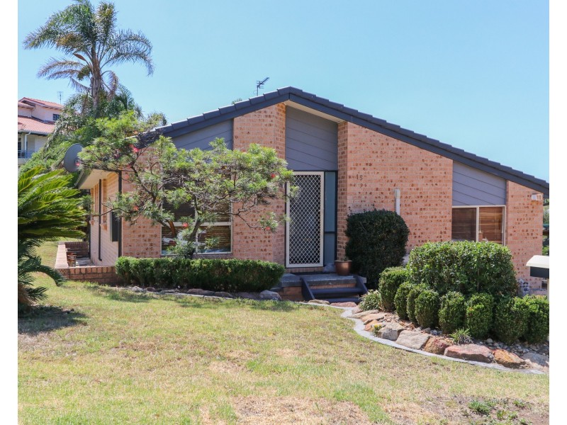 15 Murrogun Crescent, Cordeaux Heights NSW 2526