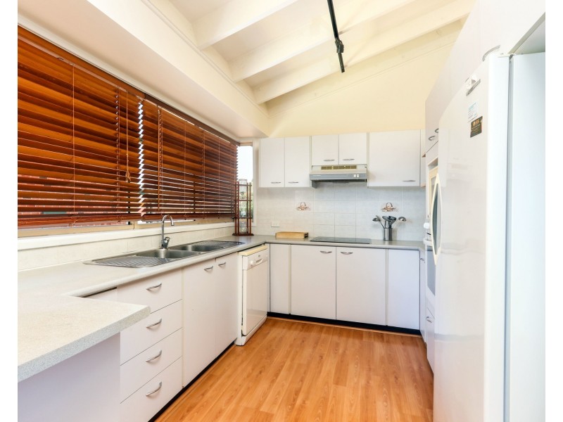 15 Murrogun Crescent, Cordeaux Heights NSW 2526