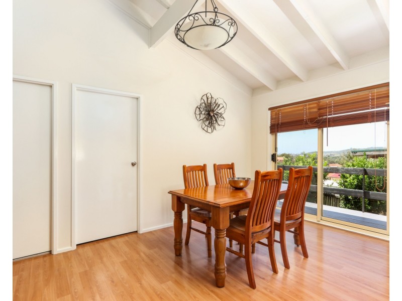 15 Murrogun Crescent, Cordeaux Heights NSW 2526