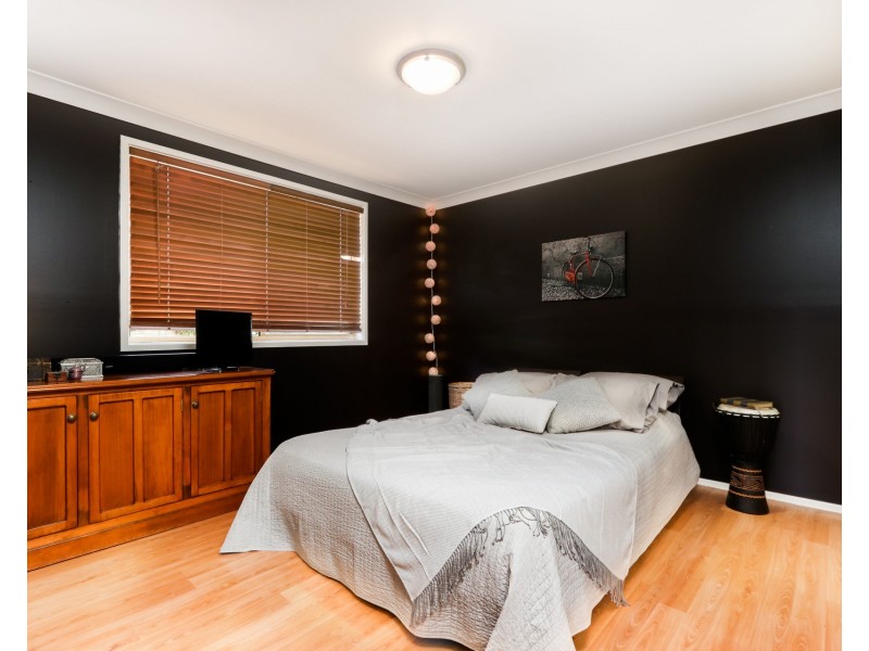 15 Murrogun Crescent, Cordeaux Heights NSW 2526