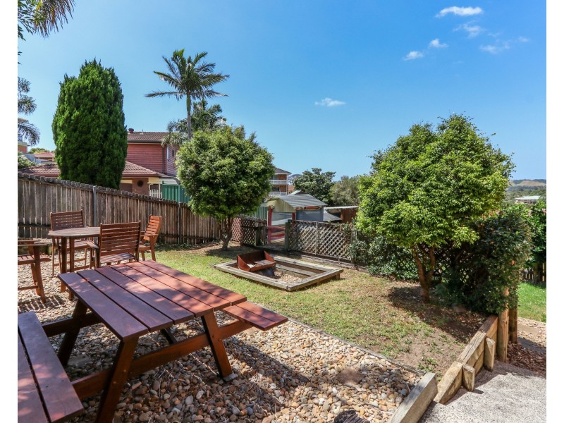 15 Murrogun Crescent, Cordeaux Heights NSW 2526