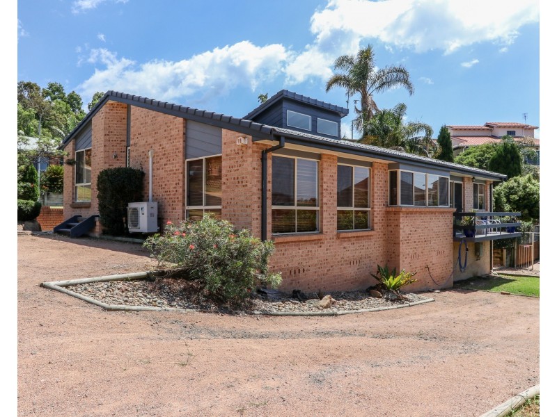 15 Murrogun Crescent, Cordeaux Heights NSW 2526