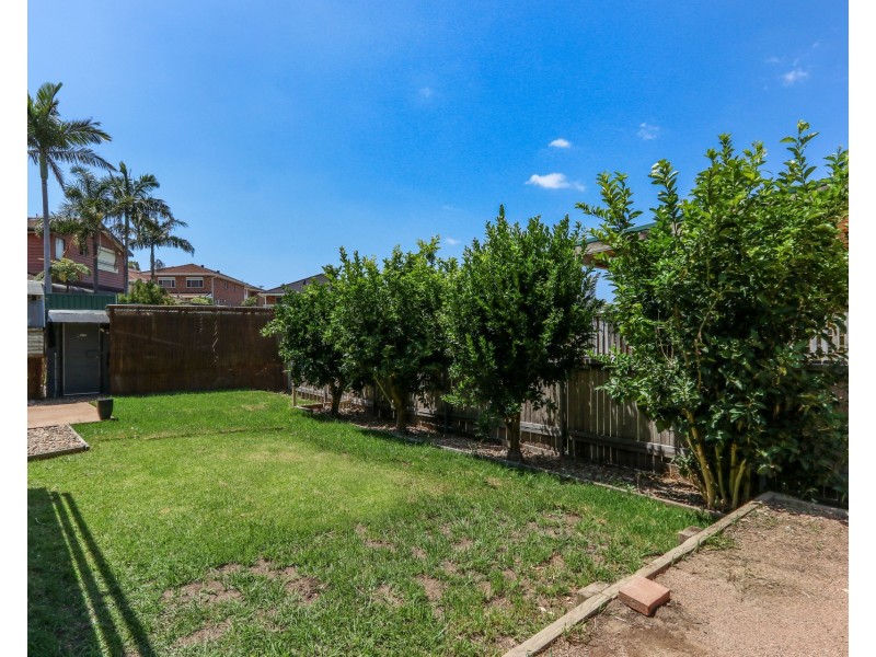 15 Murrogun Crescent, Cordeaux Heights NSW 2526