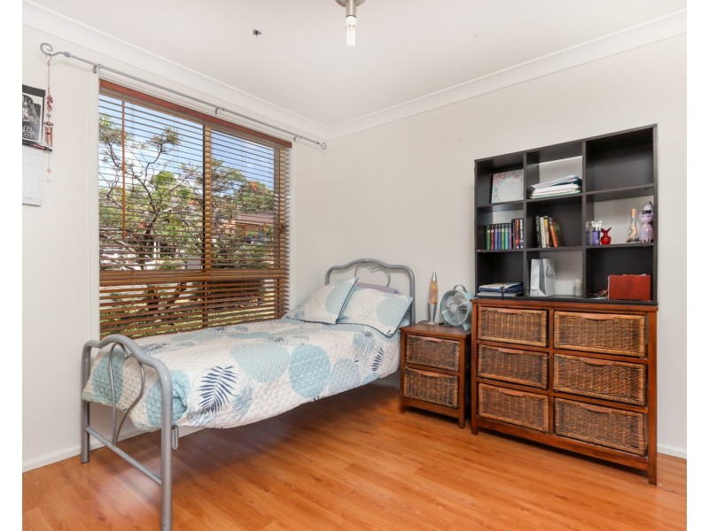 15 Murrogun Crescent, Cordeaux Heights NSW 2526
