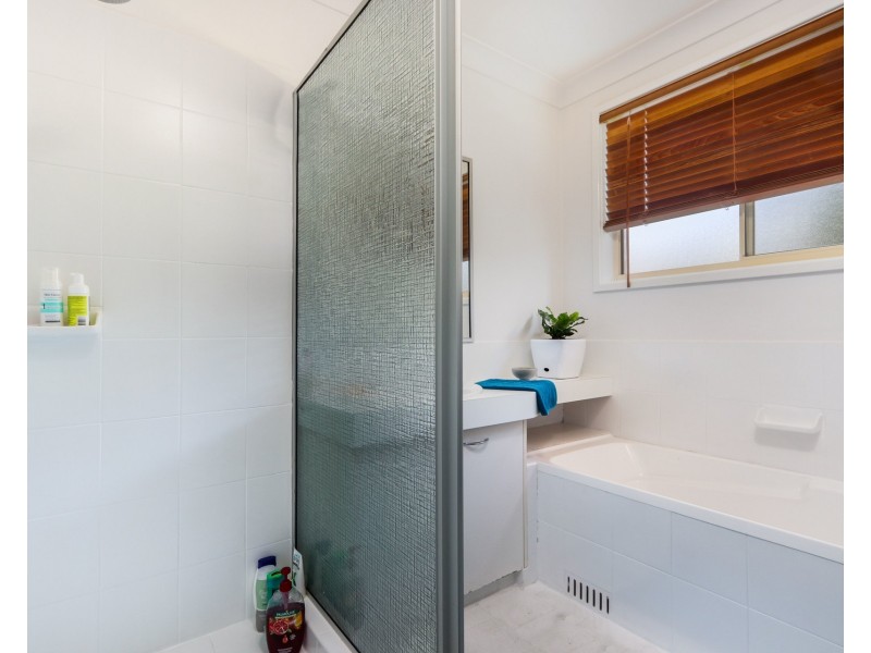 15 Murrogun Crescent, Cordeaux Heights NSW 2526
