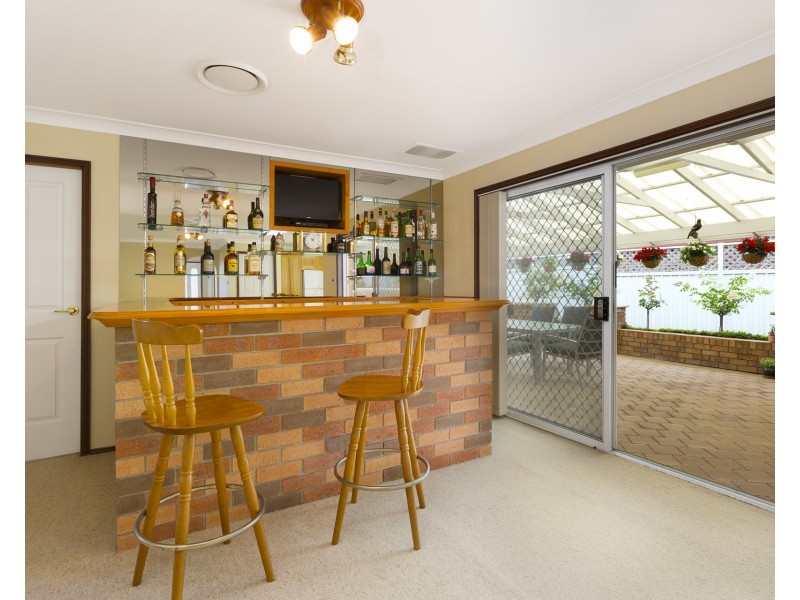 6 Flame Tree Place, Albion Park Rail NSW 2527