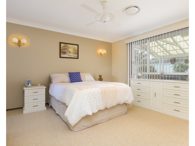 6 Flame Tree Place, Albion Park Rail NSW 2527