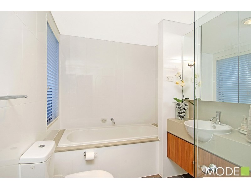 7 Waterstone Crescent, Bella Vista NSW 2153