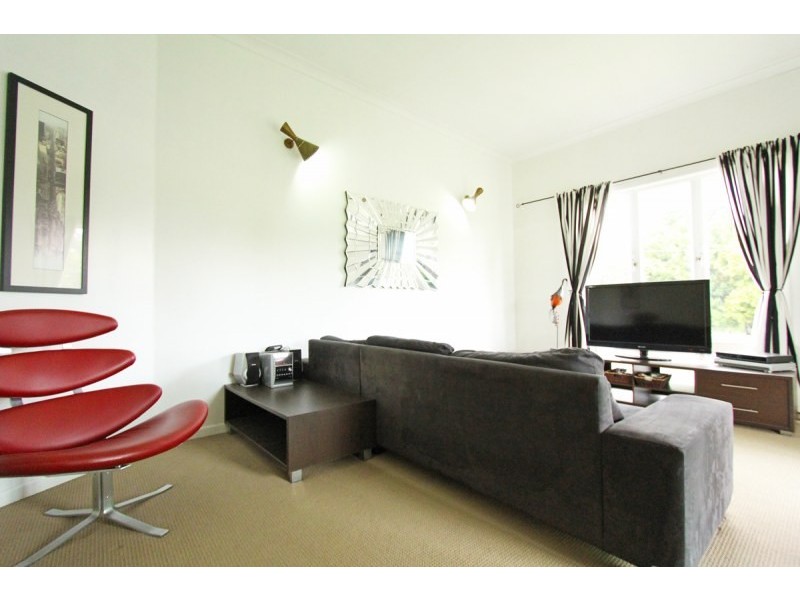 8 Gracemere Street, Newmarket QLD 4051