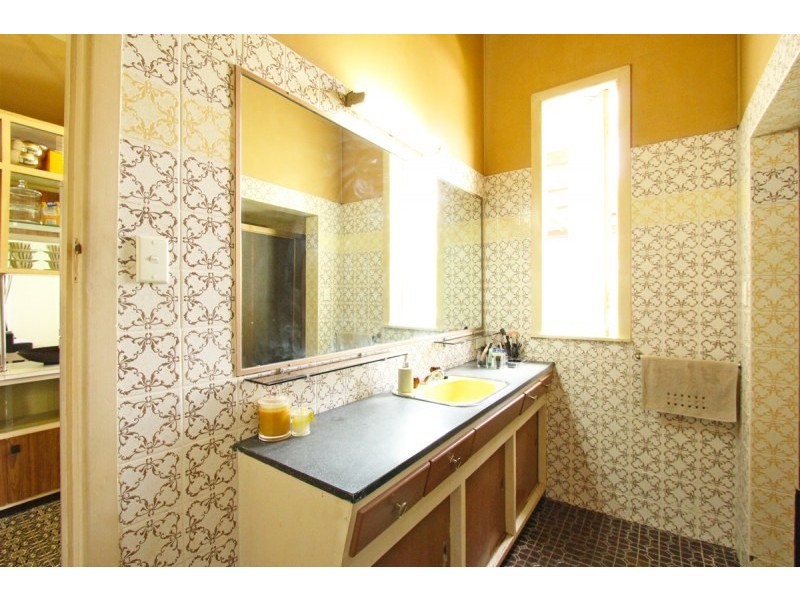 8 Gracemere Street, Newmarket QLD 4051